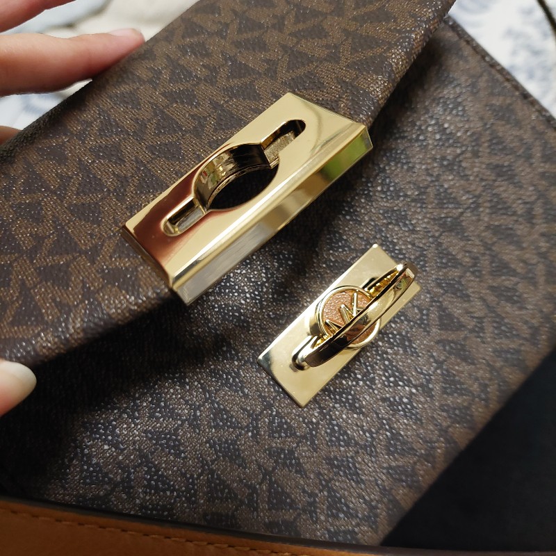 MK 郵差包 經典 老花 咖啡色 小號 斜背包 側背包-6