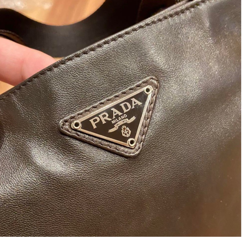 日本直送 極新PRADA軟真皮手提托特包-5