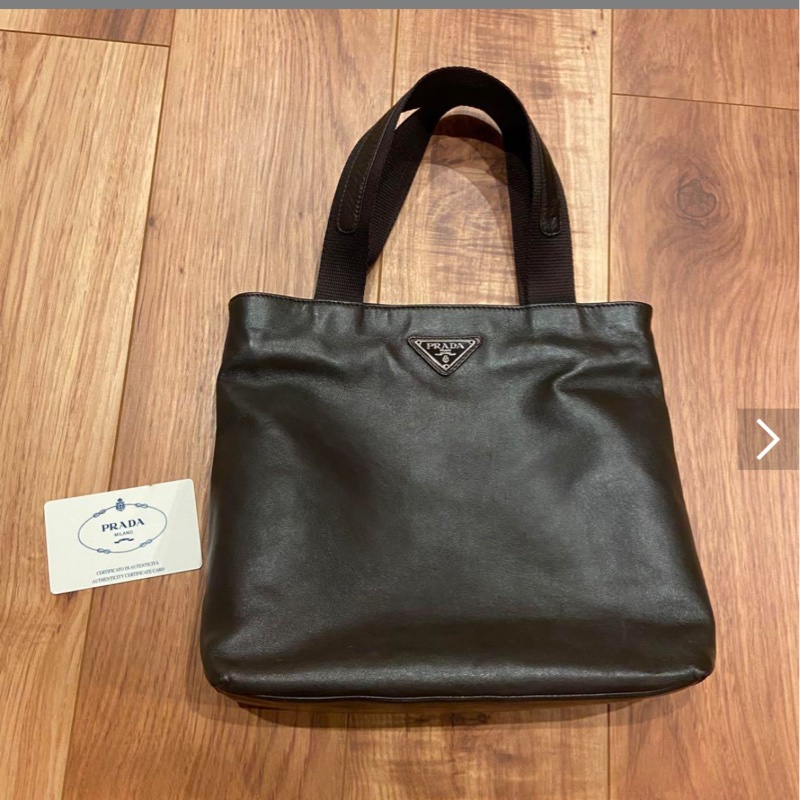 日本直送 極新PRADA軟真皮手提托特包-26