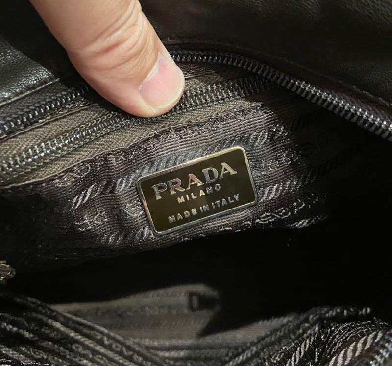 日本直送 極新PRADA軟真皮手提托特包-28