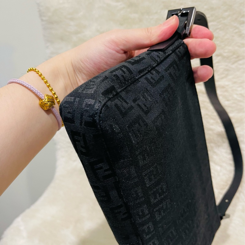 FENDI經典黑色老花 中麻將/腋下包 ✨Fendi麻將包 肩背包 腋下包 黑色Fendi原花 手提包 腋下包-7
