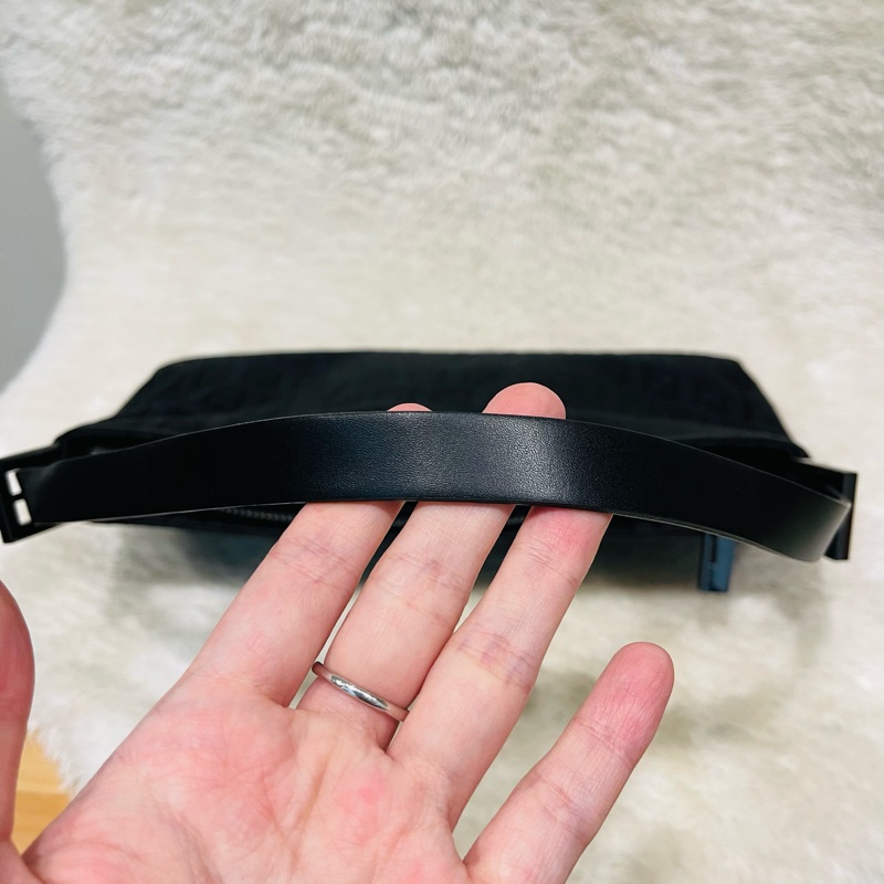 FENDI經典黑色老花 中麻將/腋下包 ✨Fendi麻將包 肩背包 腋下包 黑色Fendi原花 手提包 腋下包-20