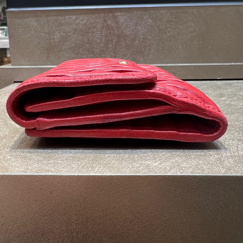 Miu Miu 紅色短夾-2