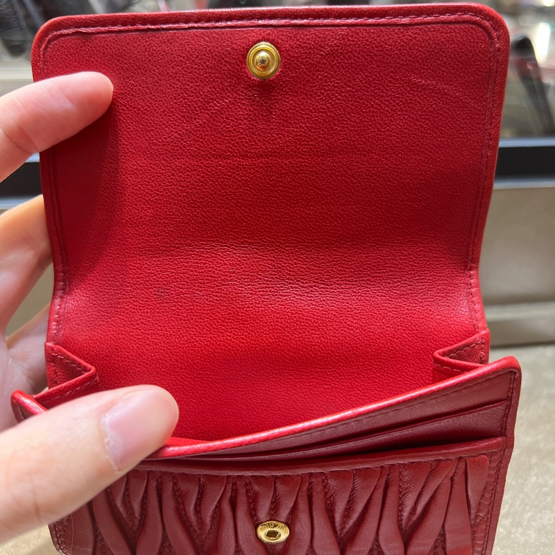 Miu Miu 紅色短夾-4