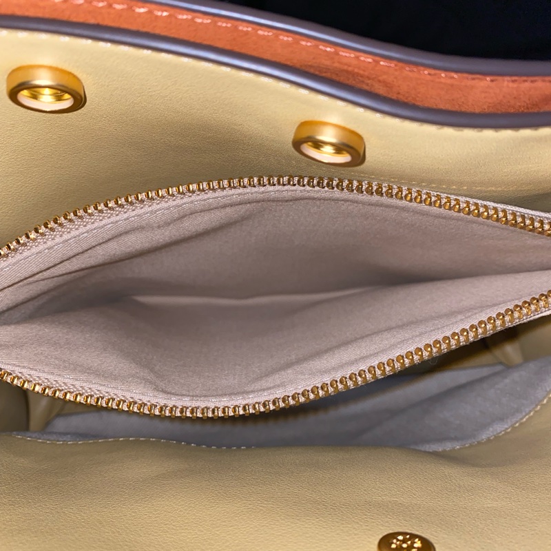 TORY BURCH Lee Radziwill 鎖釦莫蘭迪綠金釦肩背包 凱莉包(小號)-15