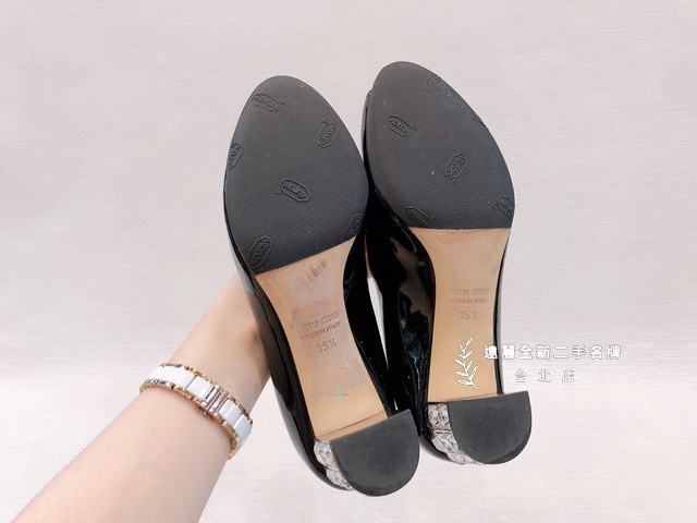 b2794 miu miu黑漆亮魚口包寶石跟鞋-6