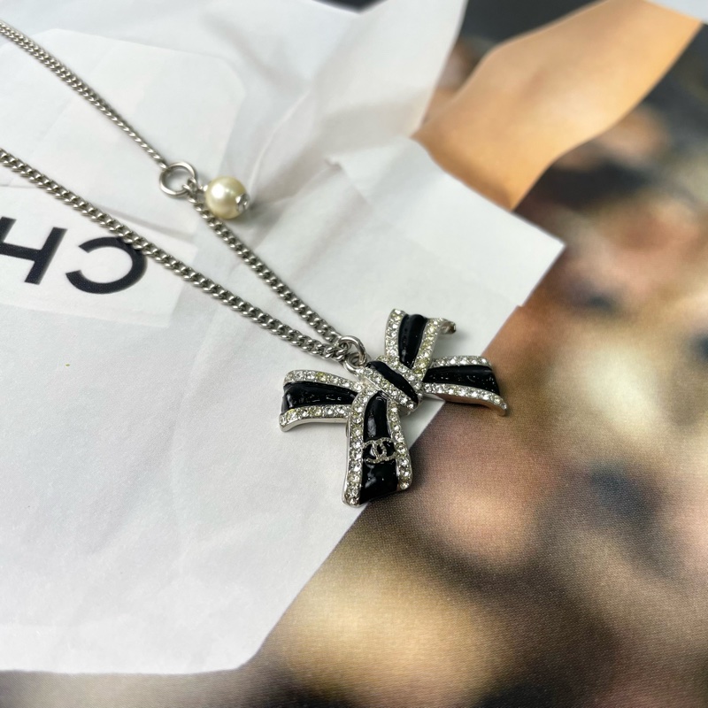 Chanel 水鑽黑琺瑯蝴蝶結 珍珠項鍊-2