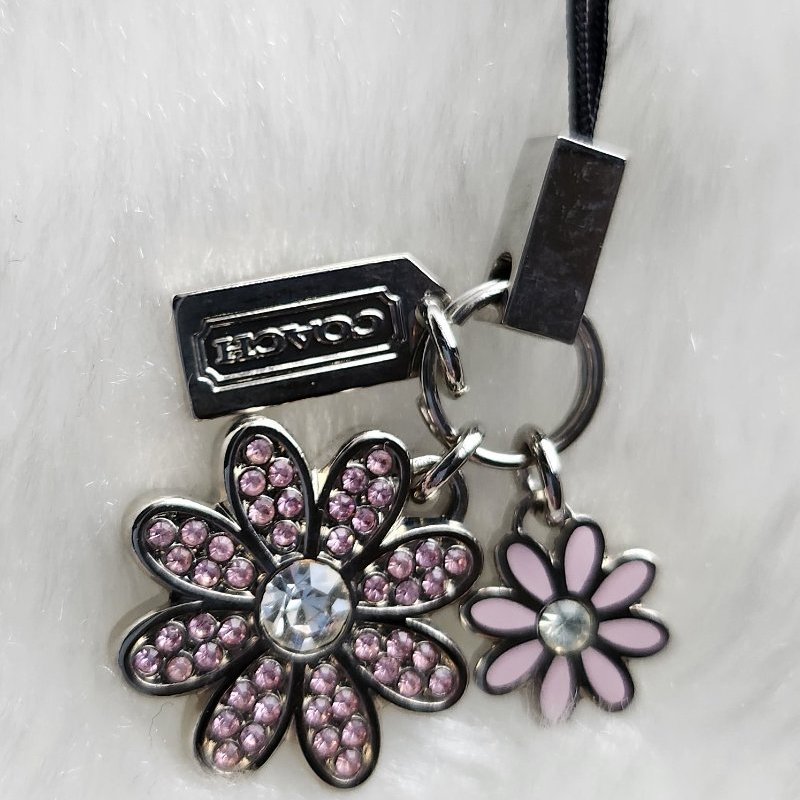 ( sold )禮物💓真品COACH雛菊小花粉紅滿鑽吊飾/ 鑰匙圈-3