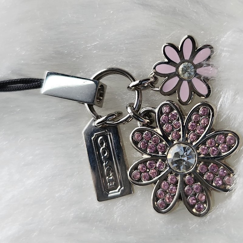 ( sold )禮物💓真品COACH雛菊小花粉紅滿鑽吊飾/ 鑰匙圈-2