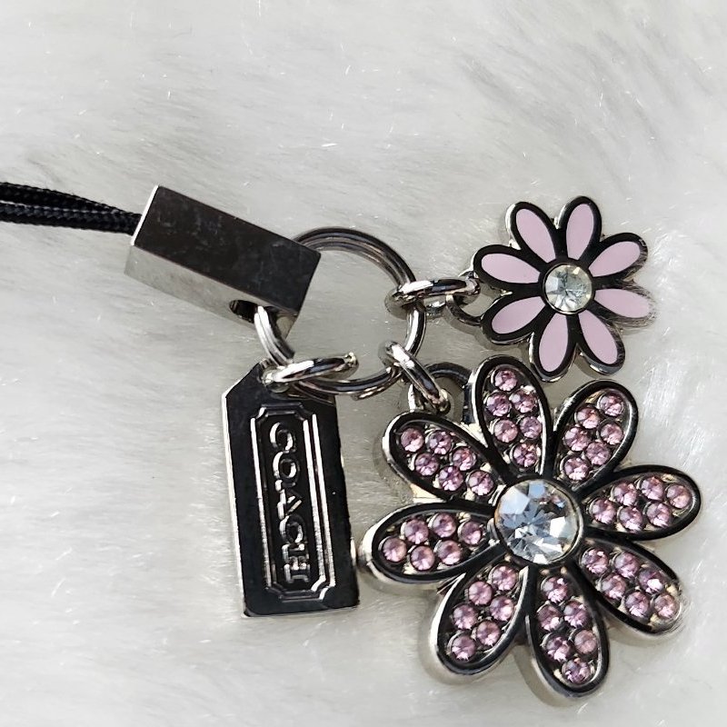 ( sold )禮物💓真品COACH雛菊小花粉紅滿鑽吊飾/ 鑰匙圈-0