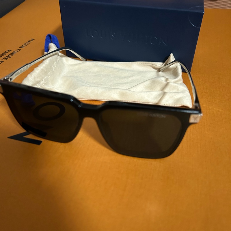 Louis Vuitton Lv 男生墨鏡 專櫃購入9.9新 基本上沒什麼配戴-2