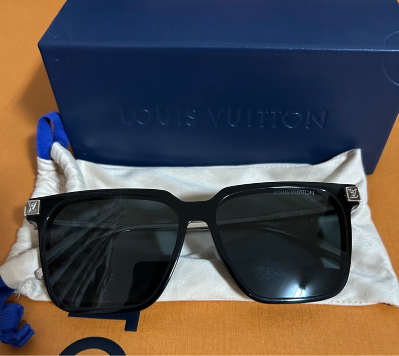 Louis Vuitton Lv 男生墨鏡 專櫃購入9.9新 基本上沒什麼配戴-3