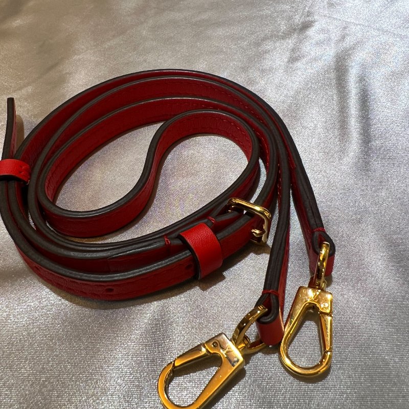 [舊愛新歡] LV locky BB 紅色牛皮原花紋翻扣斜背包-9