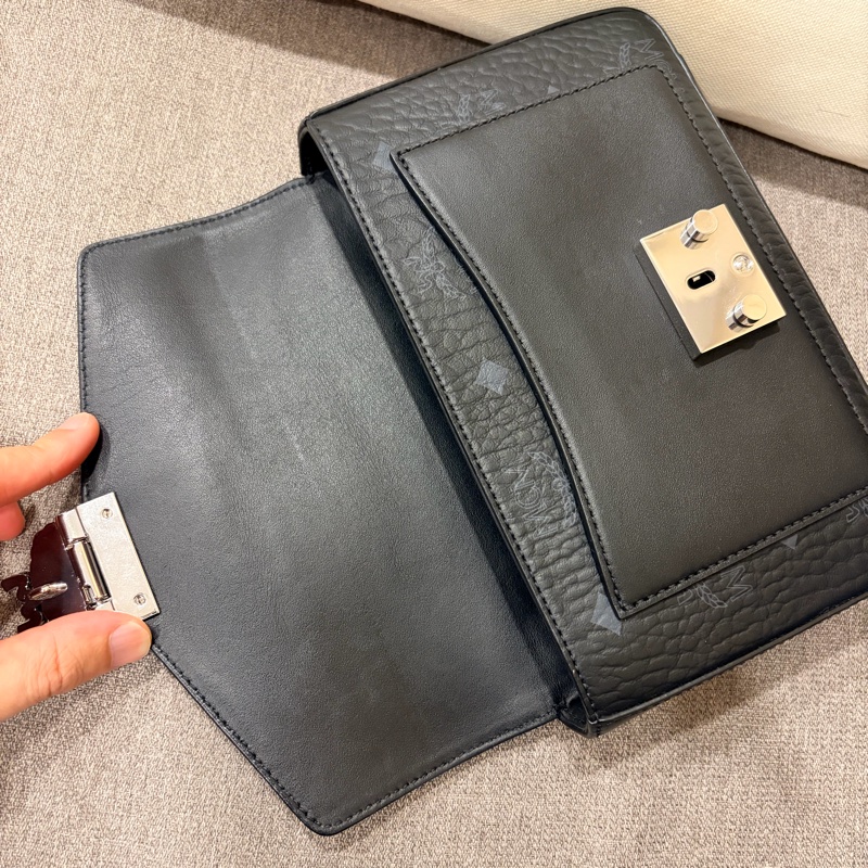 MCM 皮革 Millie 斜背包-10