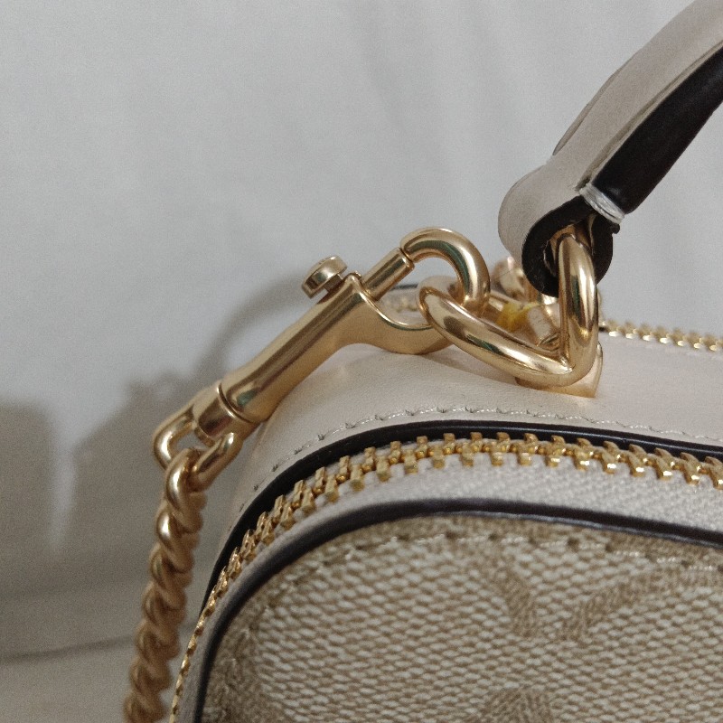 coach斜背小箱包-5