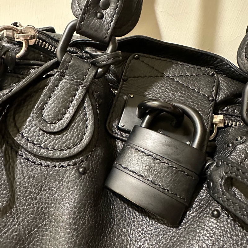 幾乎全新|Chloé傳奇「鎖頭包」 牛皮 質感全黑鎖頭包 Paddington Bag-11