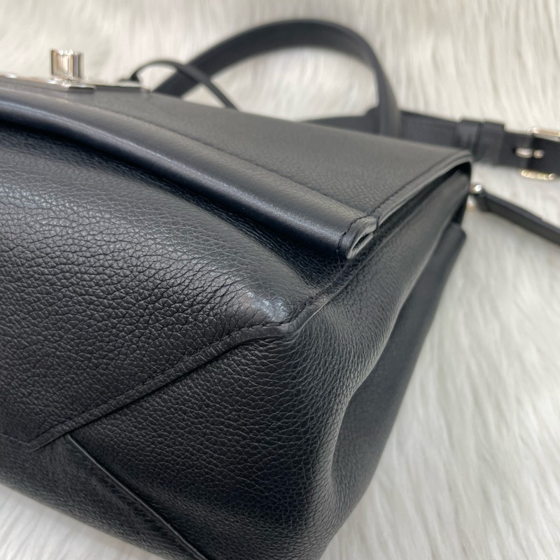 Louis Vuitton M50250黑牛皮銀轉扣Lockme II兩用包-6