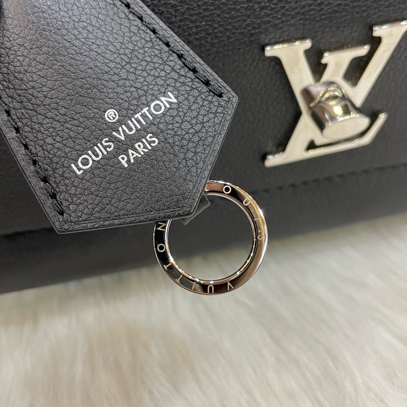 Louis Vuitton M50250黑牛皮銀轉扣Lockme II兩用包-14