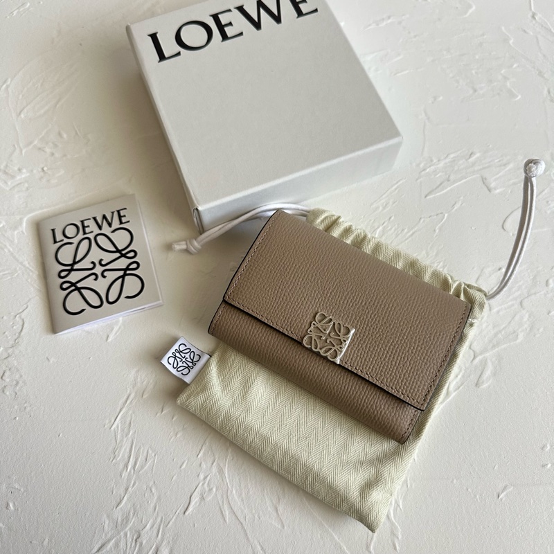 Loewe 三折短夾 Anagram 沙色-0