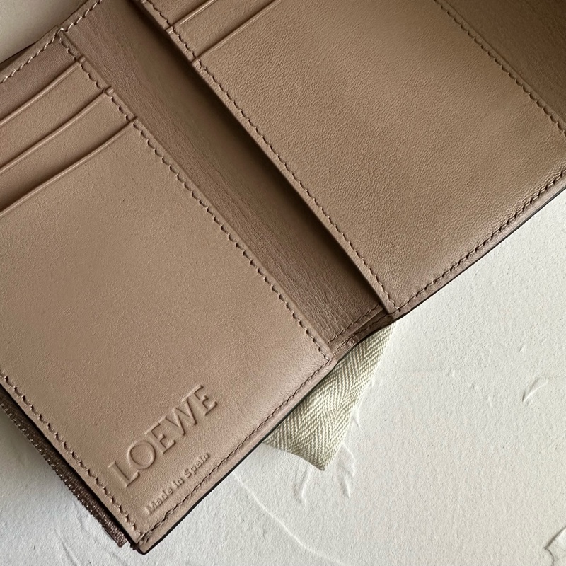 Loewe 三折短夾 Anagram 沙色-4