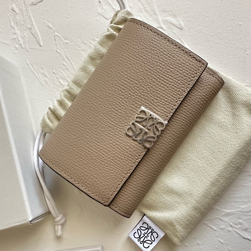 Loewe 三折短夾 Anagram 沙色-5