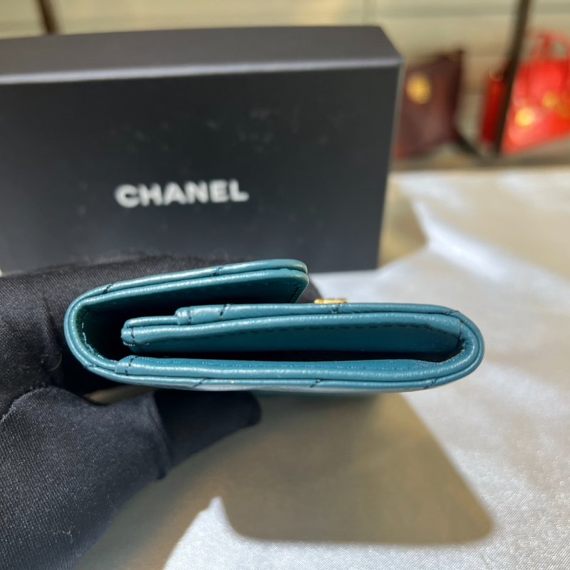 [舊愛新歡] CHANEL湖水藍2.55山型紋羊皮翻扣零錢卡包-4