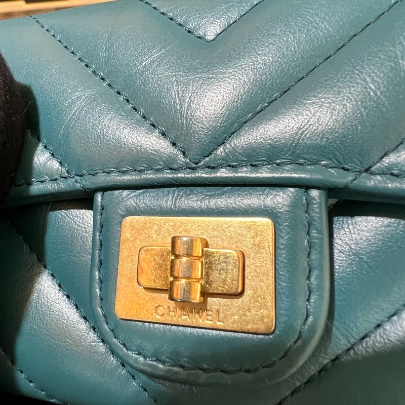 [舊愛新歡] CHANEL湖水藍2.55山型紋羊皮翻扣零錢卡包-7