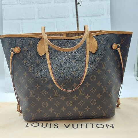 二手LOUIS VUITTON Nevefull MM
材料
Monogram 帆布 系列
 斜背包經典  肩背包 手提包。
包包狀況很好，