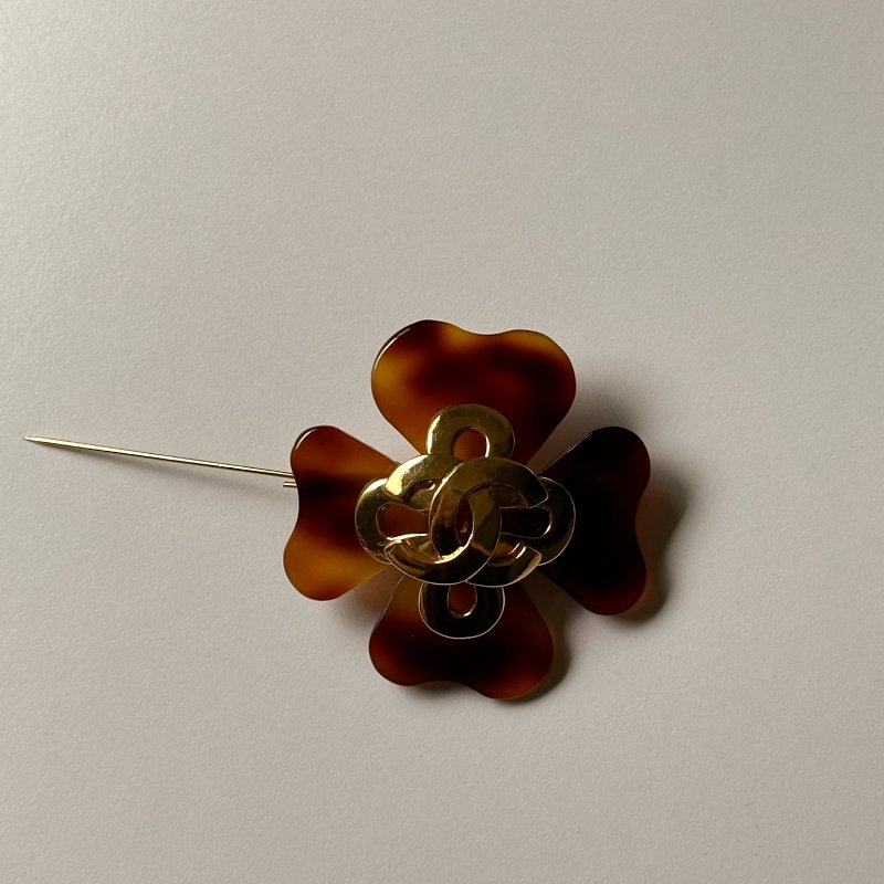 CHANEL 玳瑁幸運草胸針 老香飾品 鍍24K金-1