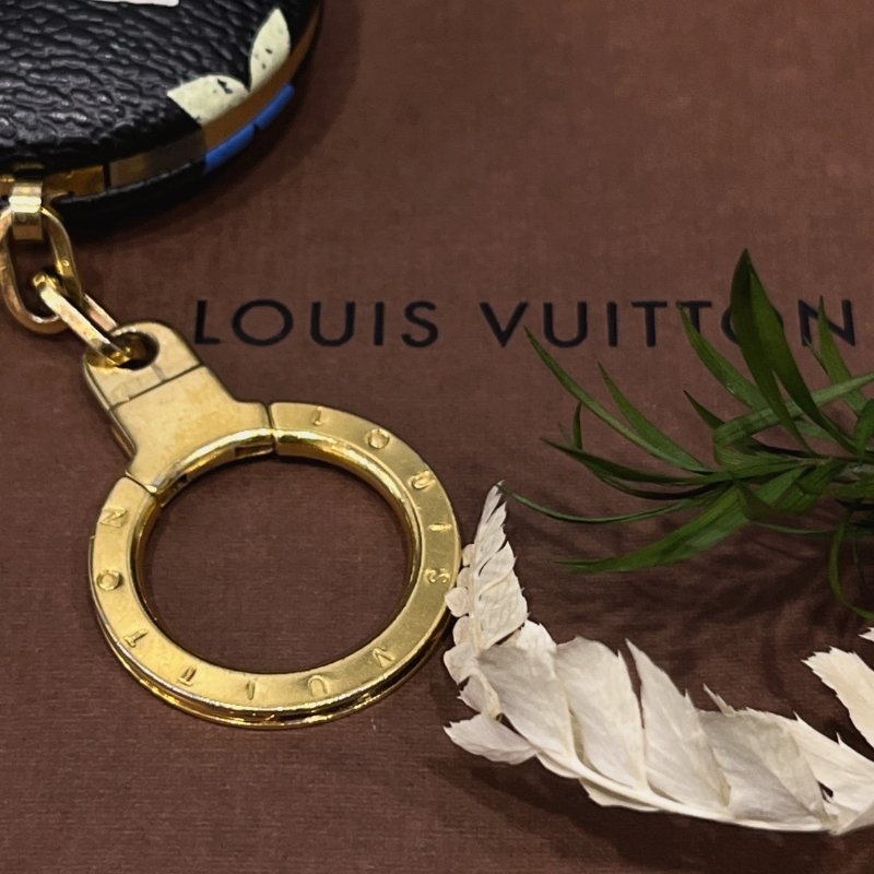 Louis Vuitton LV 黑彩 圓形 手電筒 鑰匙圈/吊飾/掛飾-4
