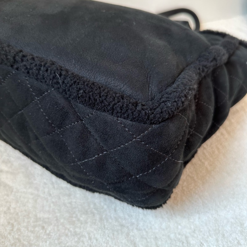 Chanel 書包扣麂皮毛絨托特包-3