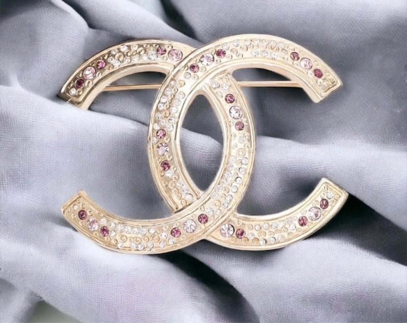 近新專櫃正品✨ 大面寬Chanel 香奈兒滿鑽鑲嵌紫鑽雙C大logo胸針-1