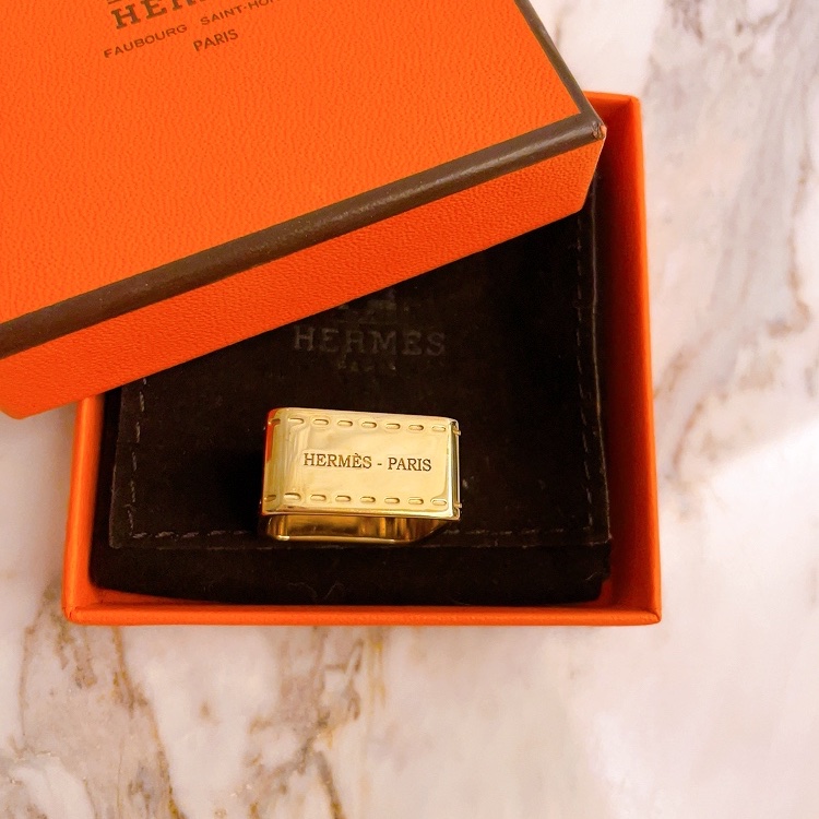 近新正品✨HERMES 愛馬仕經典品牌馬車LOGO方形絲巾釦環(金）-1