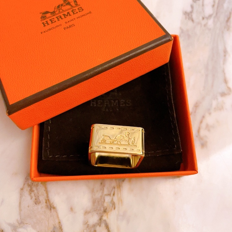 近新正品✨HERMES 愛馬仕經典品牌馬車LOGO方形絲巾釦環(金）-0