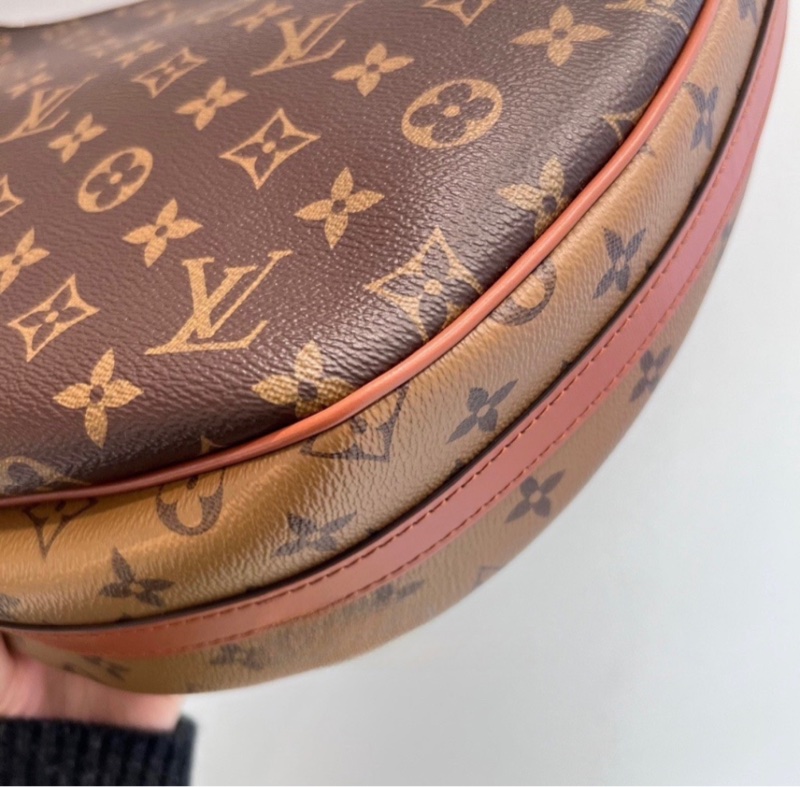 LV路易威登 LOOP HOBO經典 老花腋下包 法棍包 半月包 單肩包-3