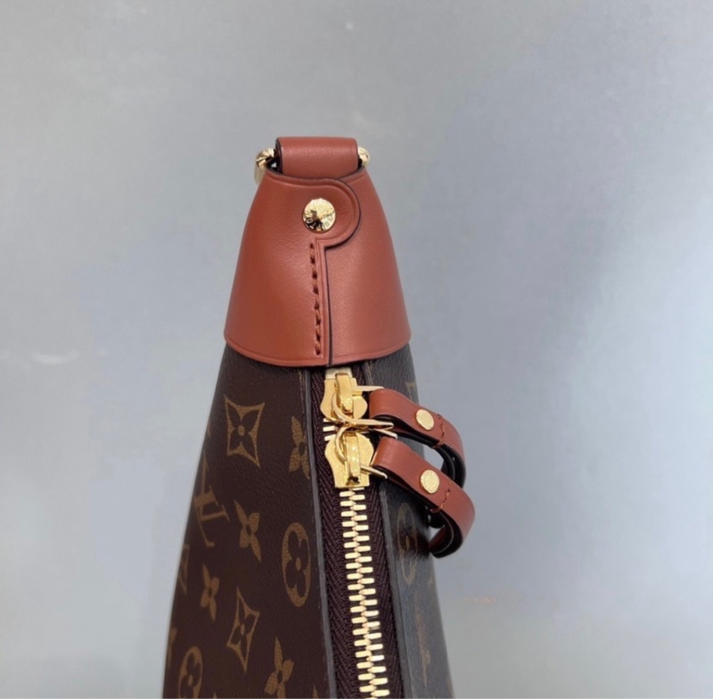 LV路易威登 LOOP HOBO經典 老花腋下包 法棍包 半月包 單肩包-7