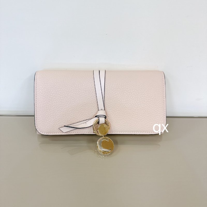 Chloe ALPHABET 裸粉色小牛皮掀蓋式長夾-0