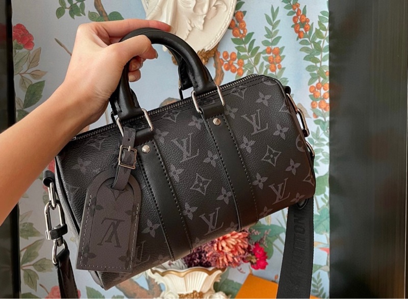 Lv路易威登 KEEPALL BANDOULIERE 25 枕頭包 黑灰-1