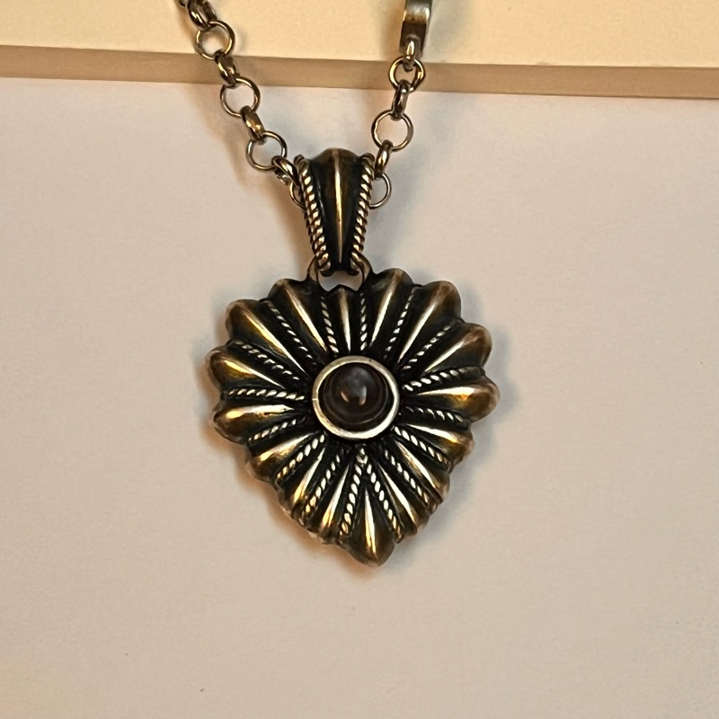 Gucci heart 經典雙G愛心雕花項鍊-11