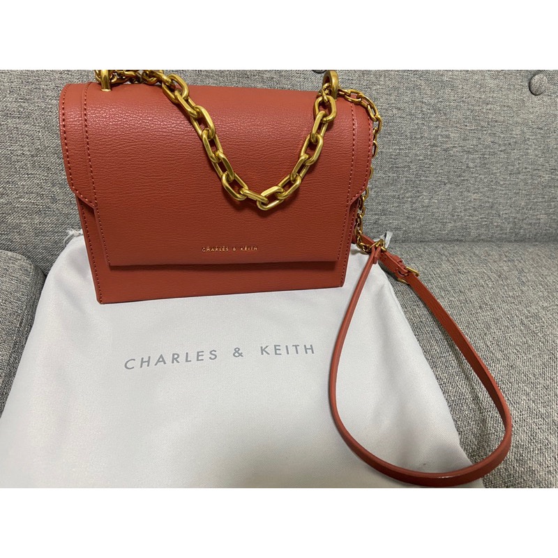 Charles & Keith鍊條掀蓋斜背包-磚紅色-0