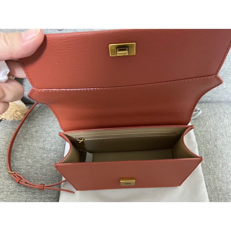 Charles & Keith鍊條掀蓋斜背包-磚紅色-9