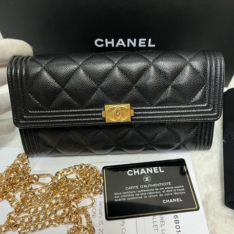 CHANEL BOY 經典C LOGO菱格紋魚子 醬牛皮金扣長夾(黑/霧金）