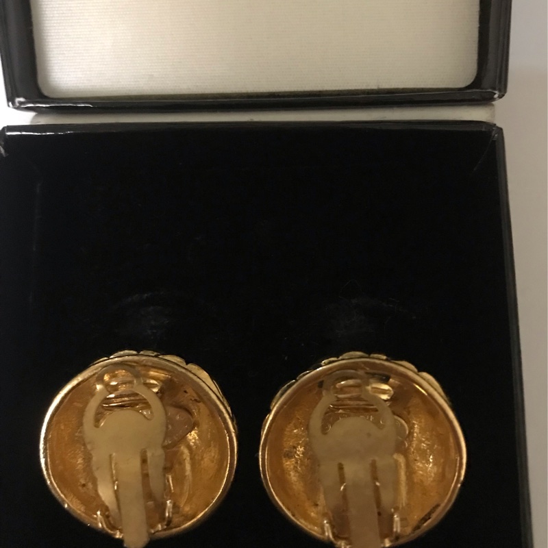 Chanel 老香圓形夾式耳環-8