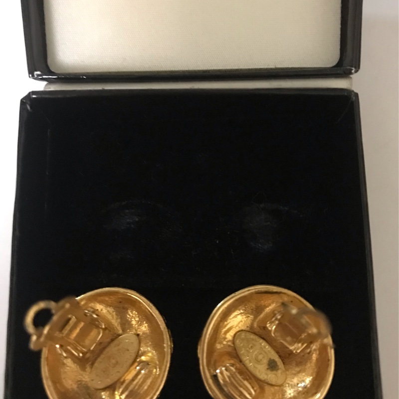 Chanel 老香圓形夾式耳環-11