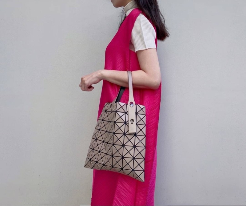Bao Bao Issey Miyake🇯🇵深米色皮質菱格S托特包（7*7）-1