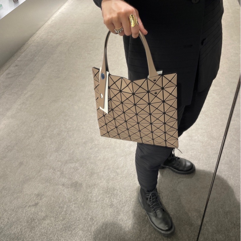 Bao Bao Issey Miyake🇯🇵深米色皮質菱格S托特包（7*7
