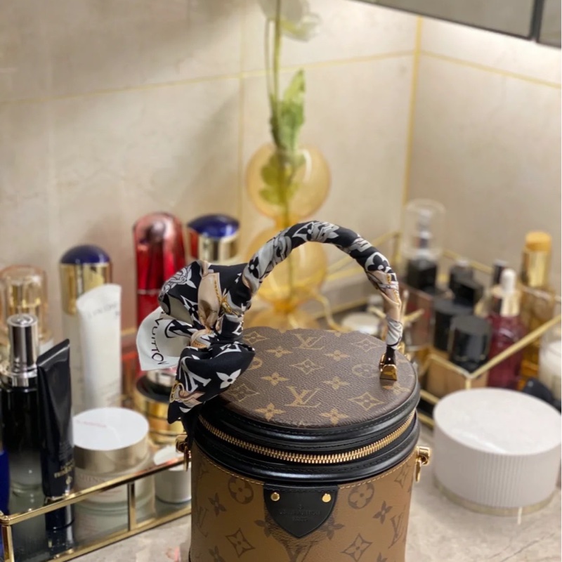 LV  M43986  Cannes 雙色老花手提斜背圓筒包/發財桶  ⭕️目前櫃上售價$92000元  超值優惠-4