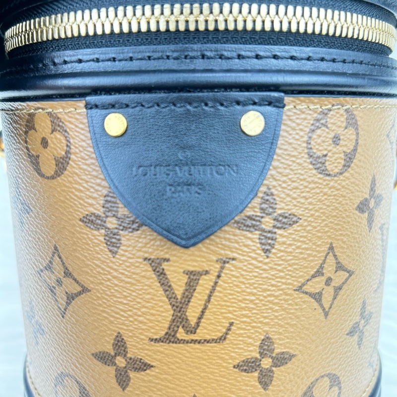 LV  M43986  Cannes 雙色老花手提斜背圓筒包/發財桶  ⭕️目前櫃上售價$92000元  超值優惠-17