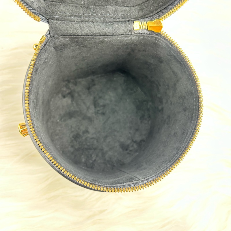 LV  M43986  Cannes 雙色老花手提斜背圓筒包/發財桶  ⭕️目前櫃上售價$92000元  超值優惠-18