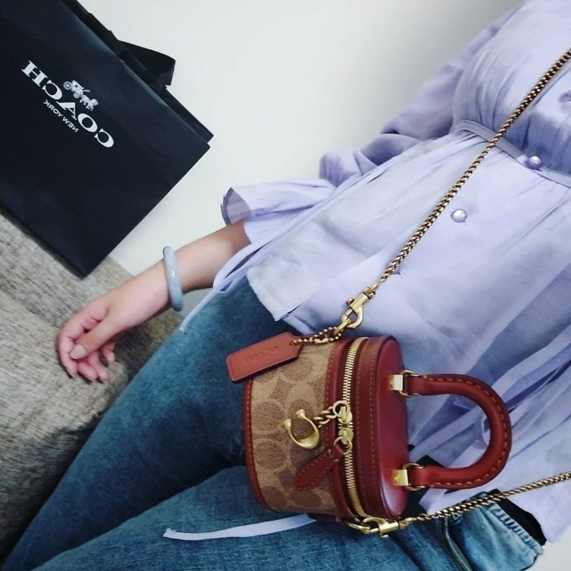 coach 小廢包 小盒子 化妝盒 盒子包 經典 老花 包包 精品 專櫃 正品 側背 肩背 斜揹-4